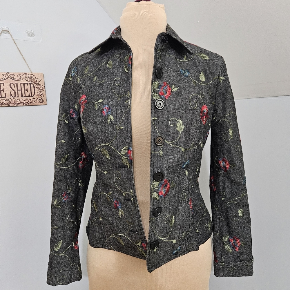 WORTH Embroidered Denim Jacket Floral Fitted Button Front Women’s Size 6 Blazer - Picture 7 of 14